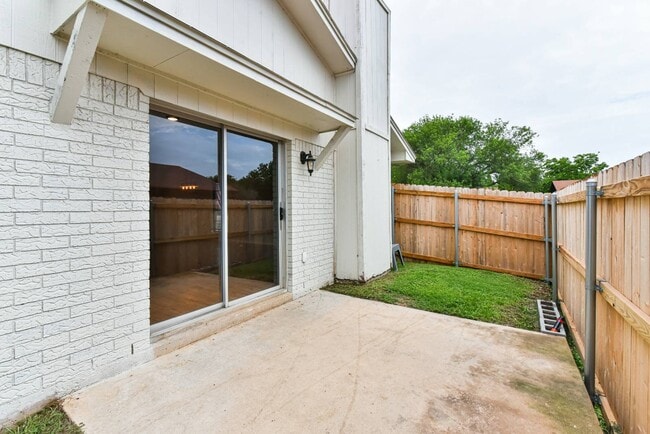 Building Photo - 1602 Missouri Ave