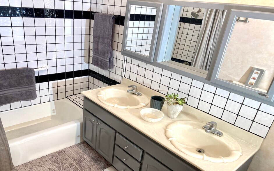 Bathroom Double Vanity - 8616 Wonderland Ave