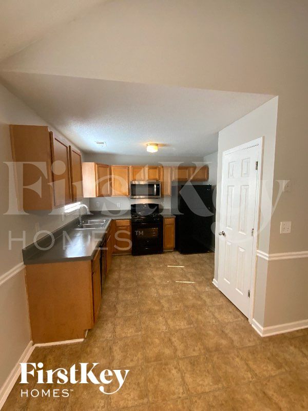 Building Photo - 141 Edison Dr