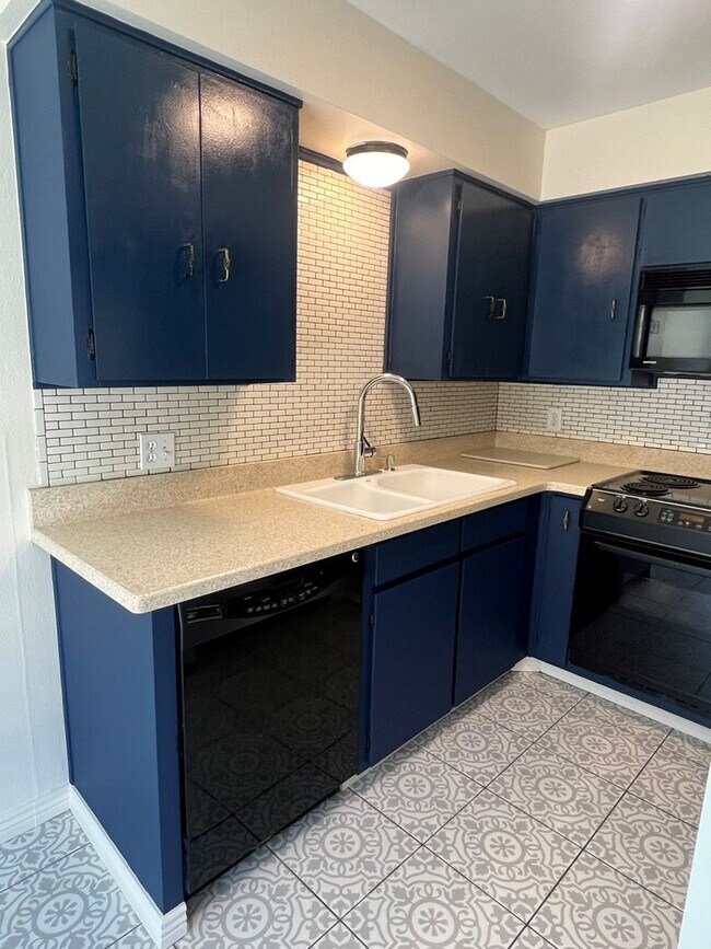 Building Photo - All Utilities Included! Charming 2-Bedroom...