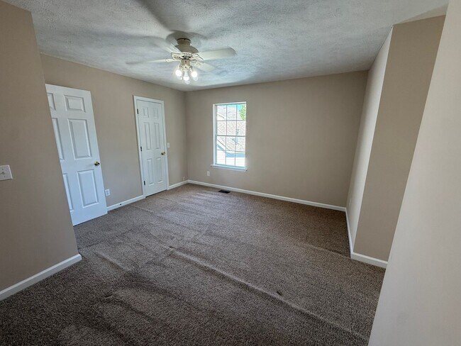 Building Photo - Convenient Murfreesboro Living – 3 Bed, 2 Bath with 2-Car Garage