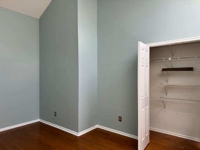 Building Photo - 1303 Golden Pl