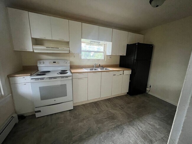 Building Photo - 49 S Front St