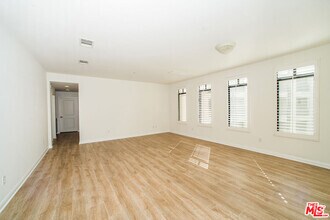 Building Photo - 5625 Crescent Park W