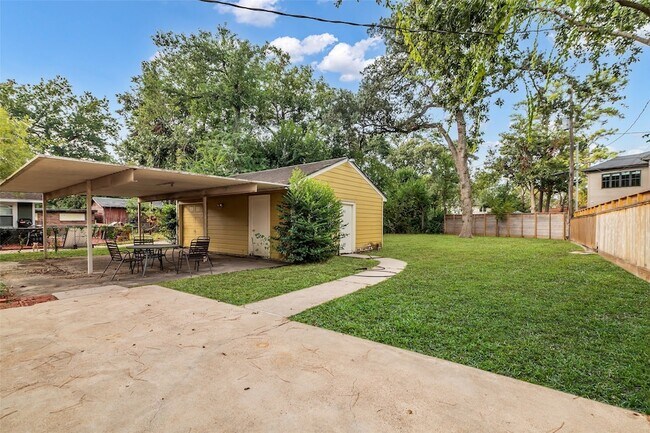 Building Photo - 4303 Piney Woods Dr