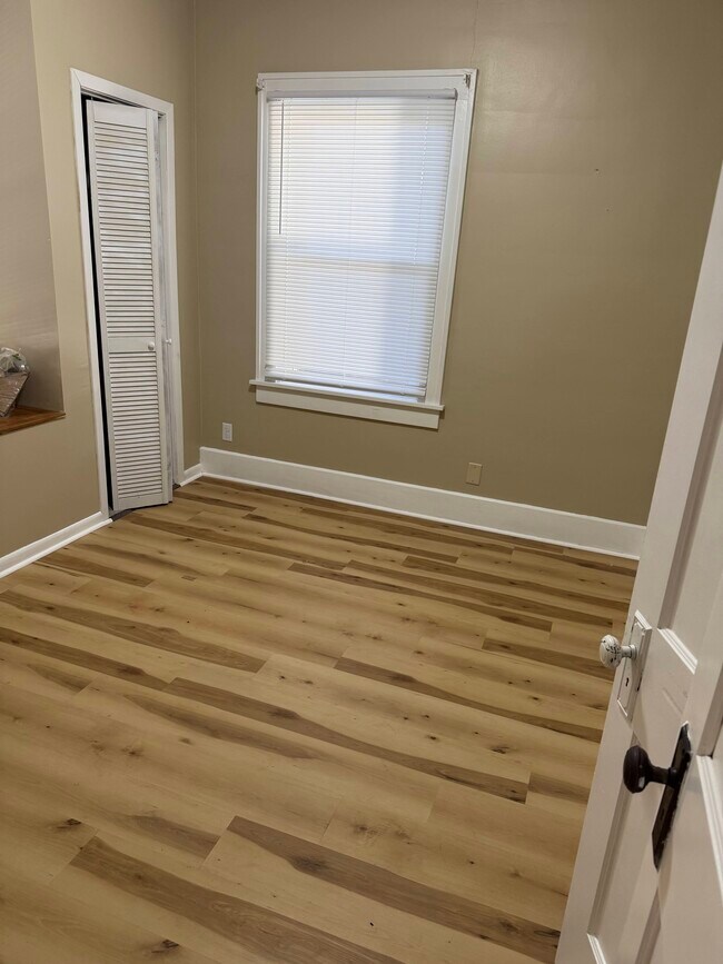 Building Photo - 912 S 3rd St