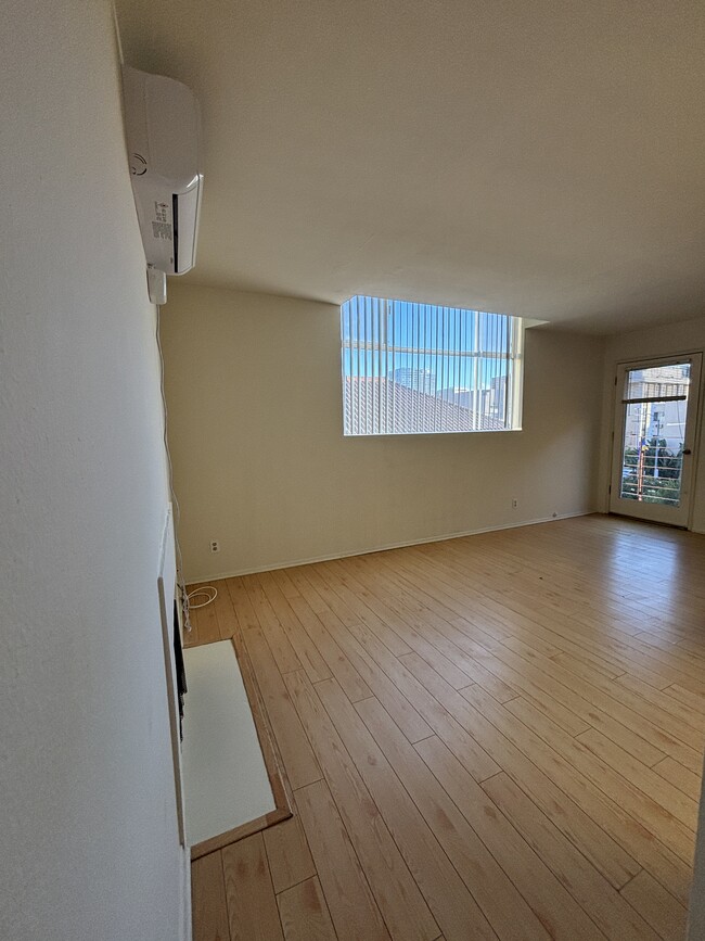 Building Photo - 434 S Westmoreland Ave