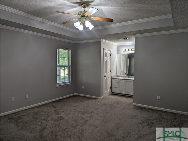 Building Photo - 22 Hidden Creek Dr