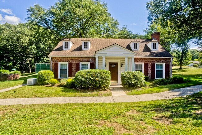 Building Photo - 40 Yorktown Dr