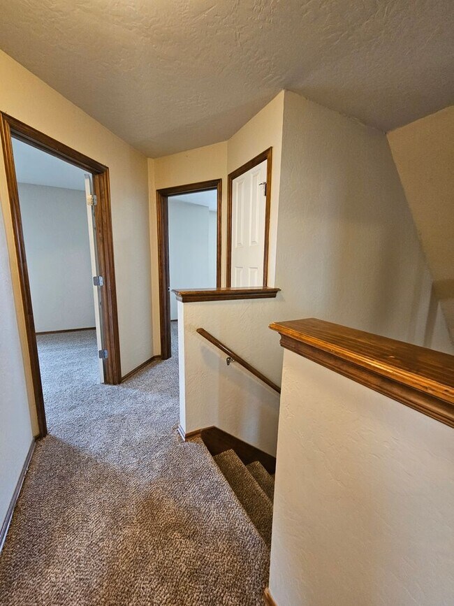 Building Photo - (4) Bed/(2) Bath in Moore w/ Shelter Avail NOW! Pets Negotiable!