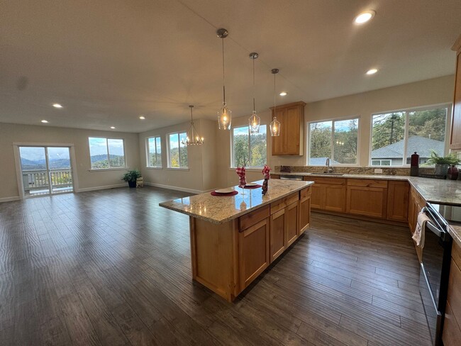 Building Photo - Brand new 3 bedroom 2 bath home in 55+ Com...