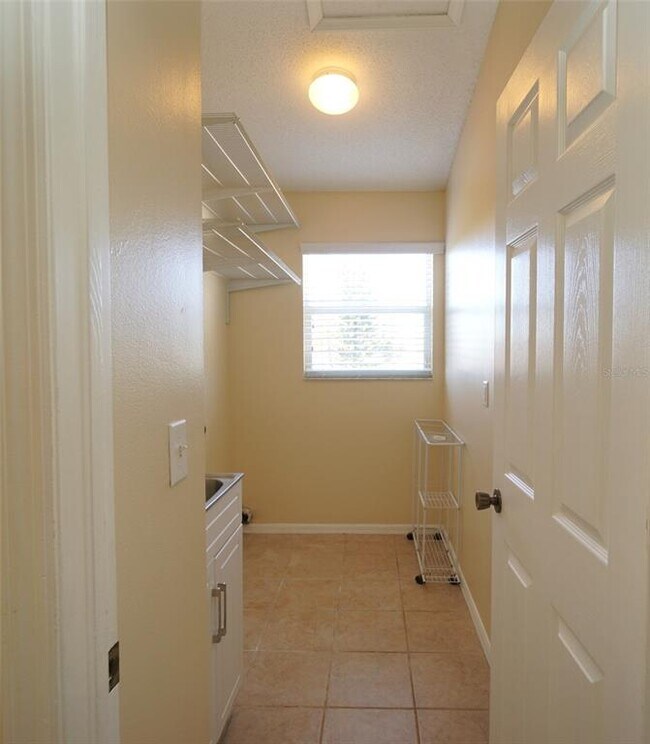 Building Photo - 10905 Capstan Lake Dr