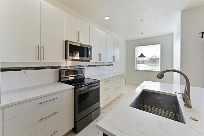 Building Photo - 3566 Parkridge Cir