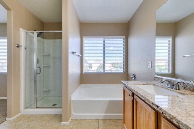 Building Photo - GORGEOUS 2 STORY HOME*4 BEDROOMS*TONS OF U...