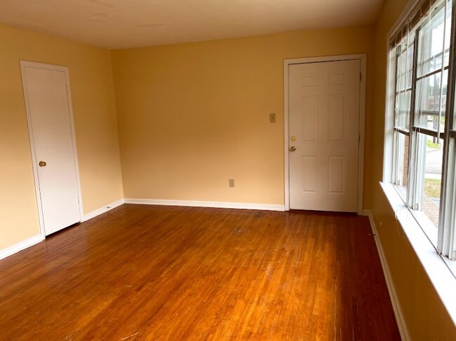 Building Photo - 1263 Laudeen Dr