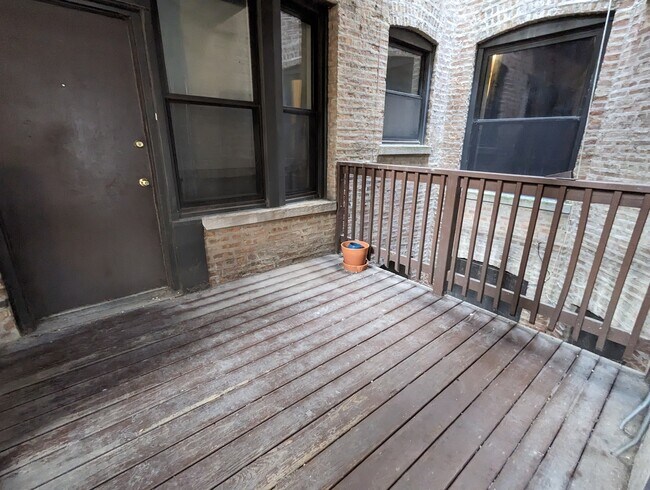 Building Photo - 3147 W Medill Ave