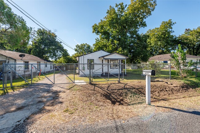 Building Photo - 6309 Anderson St