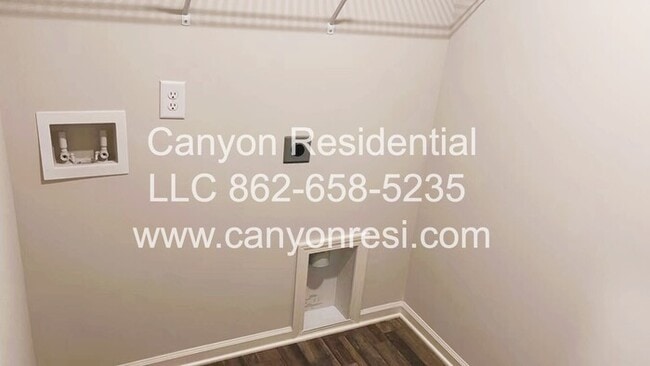 Building Photo - 740 Wayfinder Run