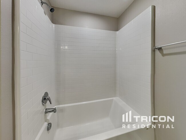 Building Photo - 1226 Salisbury Dr