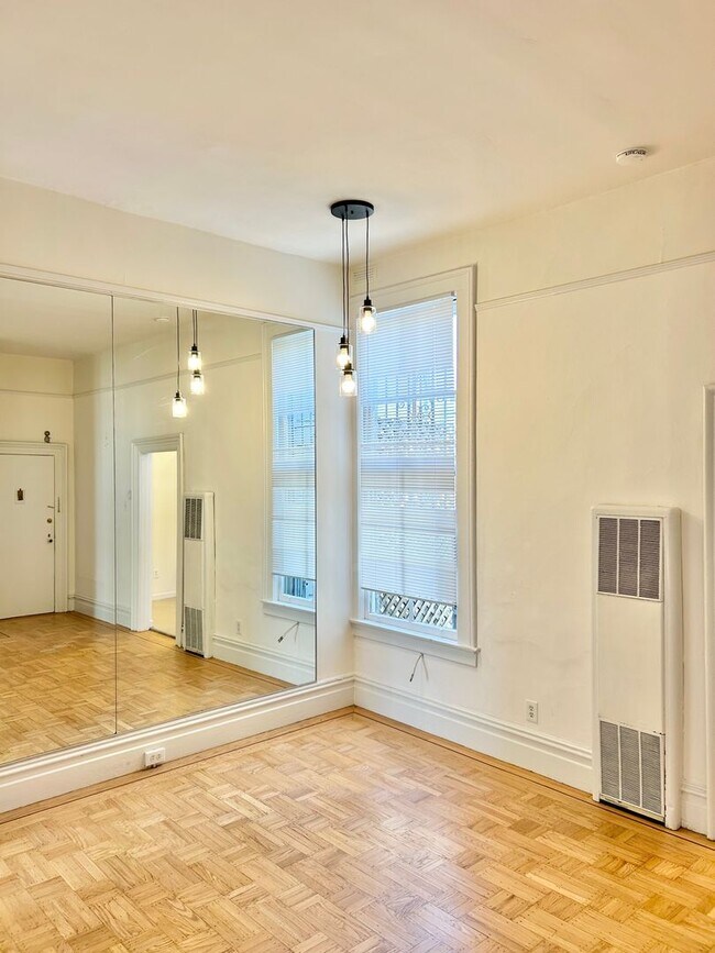 Building Photo - 2116-2118 Greenwich Street
