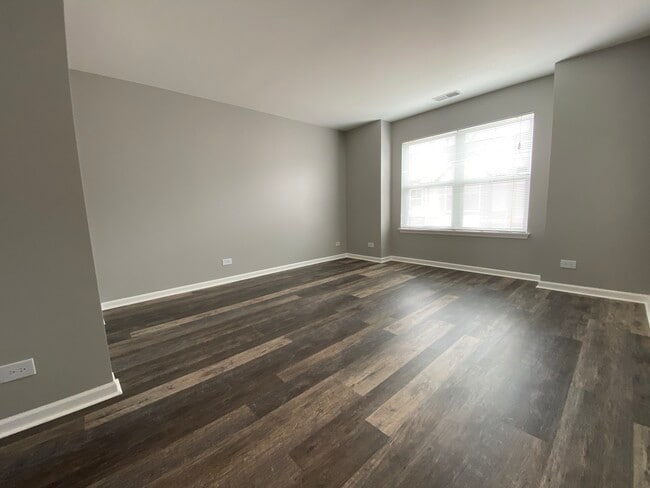 Building Photo - 1105 N Claremont Dr