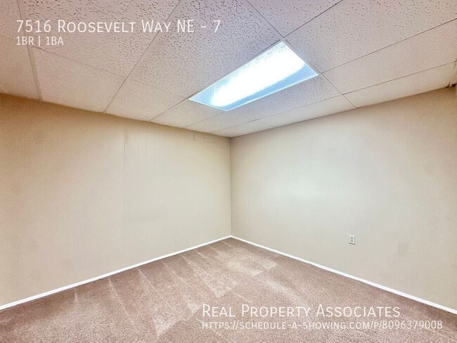 Building Photo - 7516 Roosevelt Way NE