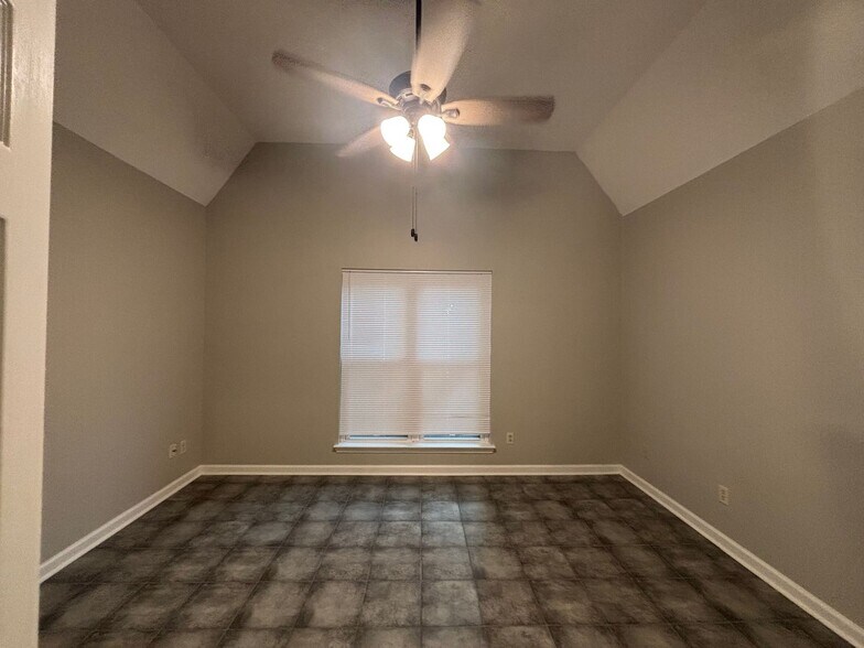 Building Photo - 3895 Oak Branch Cir E