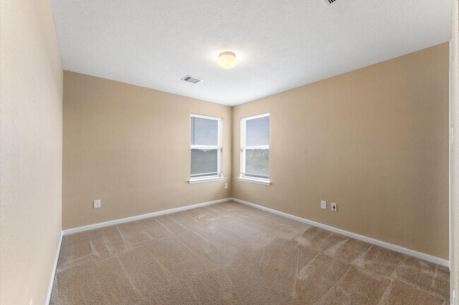Building Photo - 12055 Main Oak St
