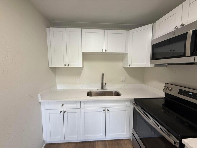 Building Photo - 2000 Springdale Blvd