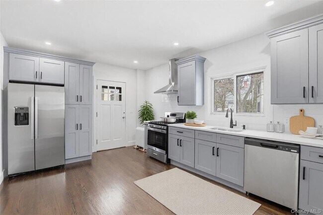 Building Photo - 25 Midland Ave