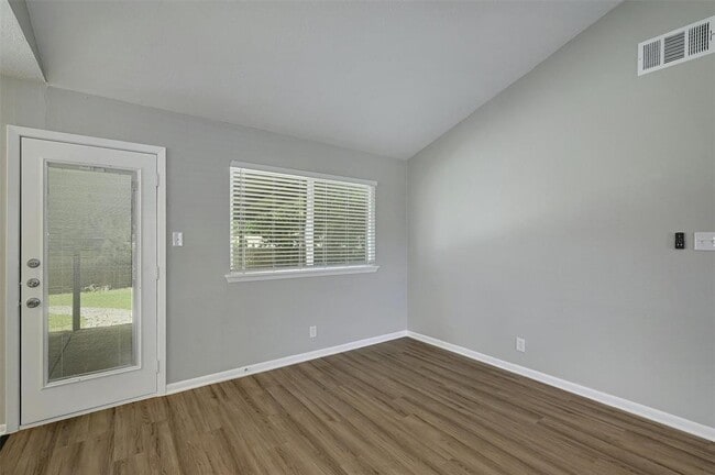 Building Photo - 8527 Maine Dr