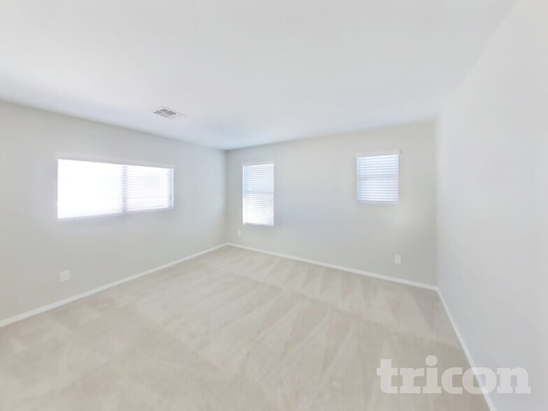 Building Photo - 9526 N 81st Dr