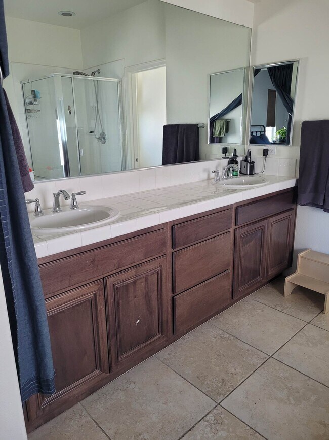 Building Photo - 2751 Park View Ct
