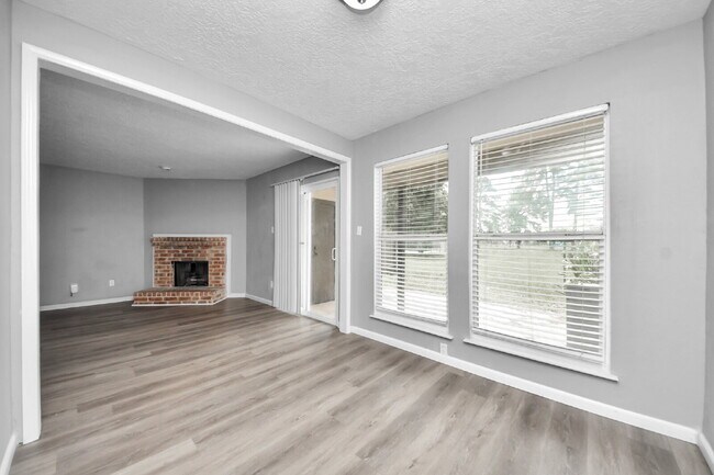 Building Photo - No Carpet. Private Yard. Extra Storage. What More Could You Ask For?