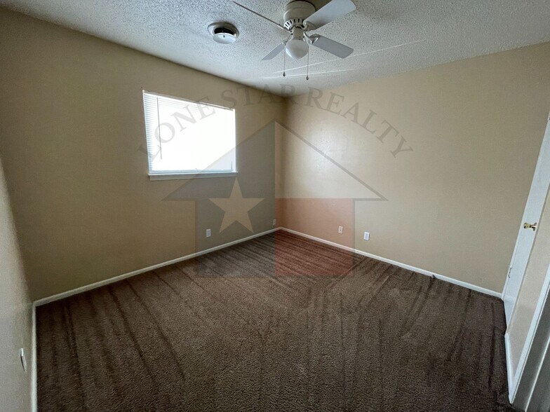 Building Photo - 302 Wolf St