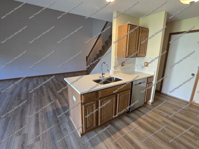 Building Photo - Two Bedroom Dyer Townhome