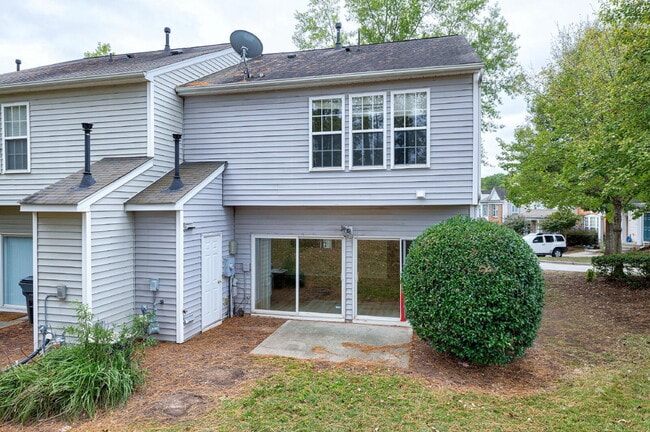 Building Photo - 812 Walnut Woods Dr