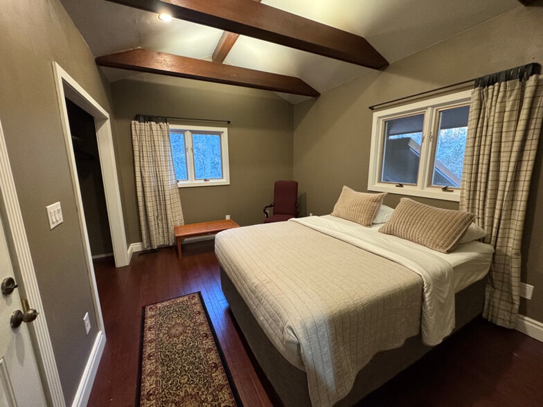 Building Photo - 247 Bruce Rd