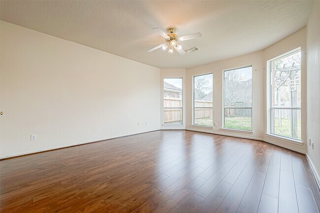 Building Photo - 2422 Leanett Way