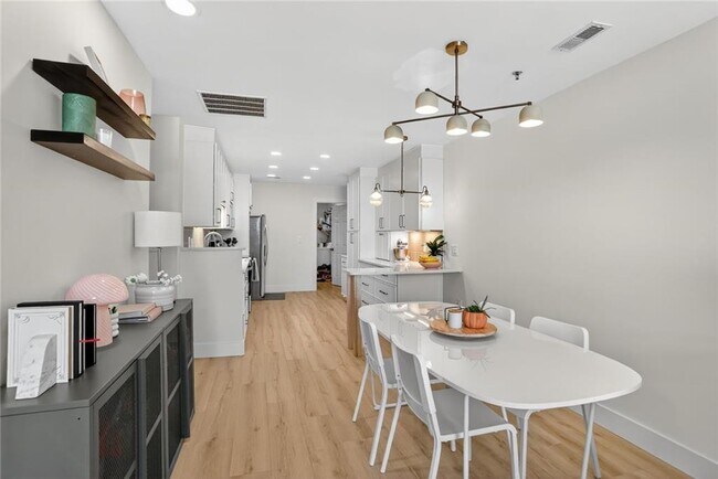 Building Photo - 9103 Windrush Ln