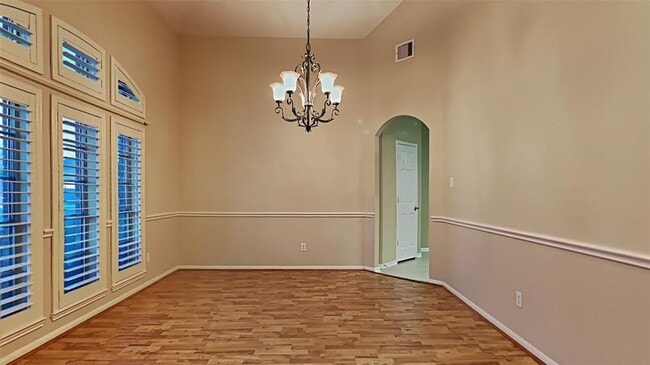 Building Photo - 2114 Winding Hollow Dr
