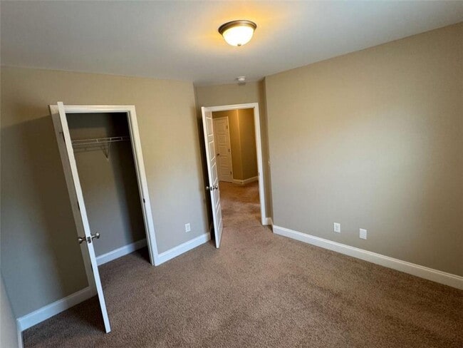 Building Photo - 495 Kirkland Dr