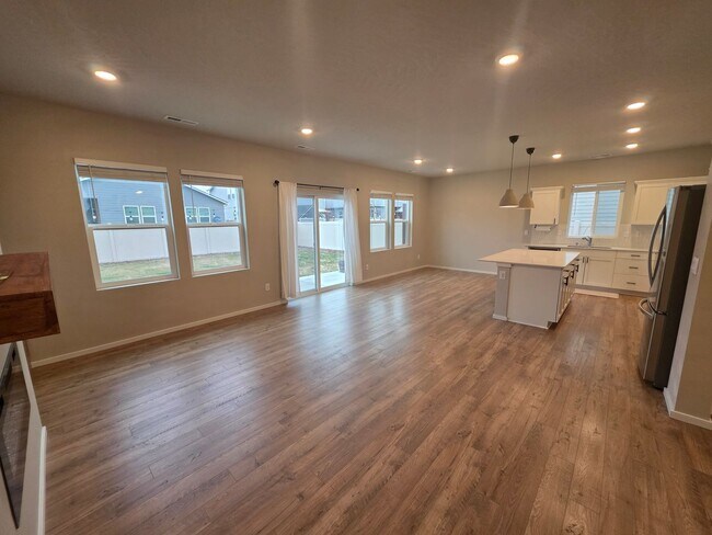 Building Photo - Beautiful Updated Home