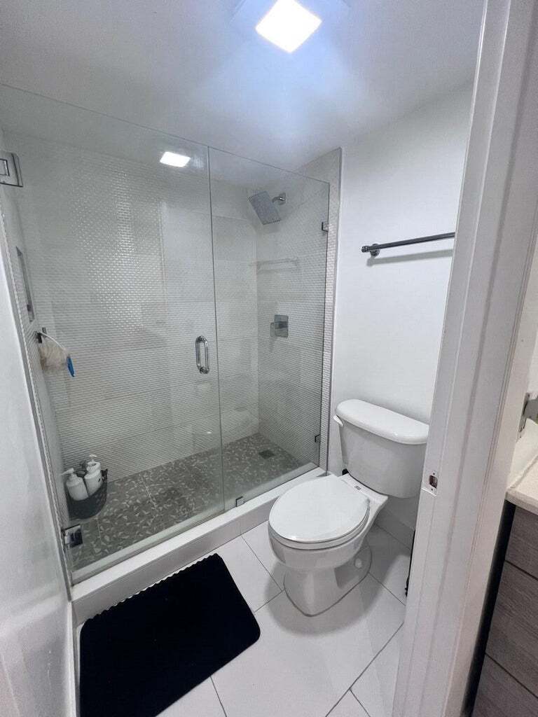 Building Photo - 1700 Embassy Dr