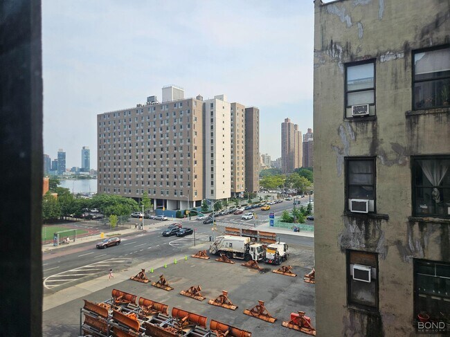 Building Photo - 338 E 100th St