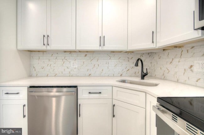 Building Photo - 1326 Chanticleer