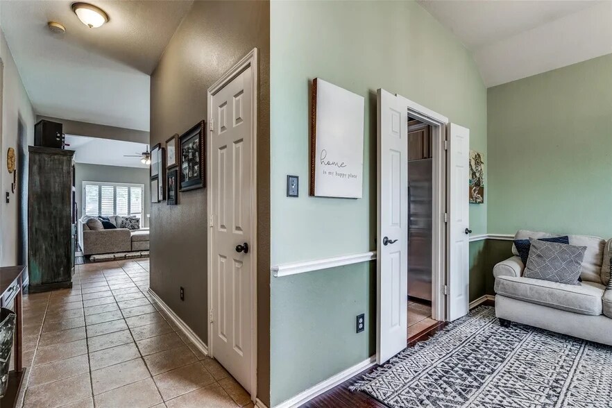 Building Photo - 1833 Melton Dr