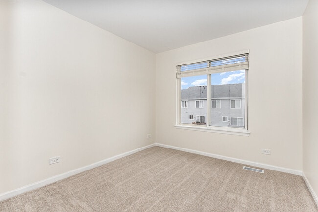 Building Photo - 562 Lincoln Station Dr