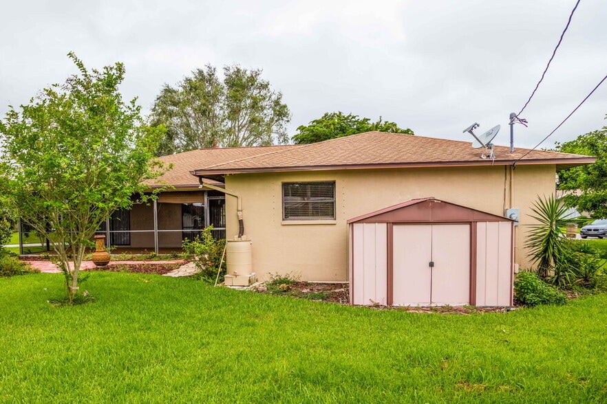 Building Photo - 1320 SE 2nd St