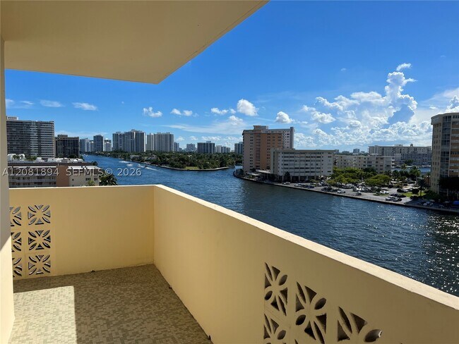 Building Photo - 1833 S Ocean Dr